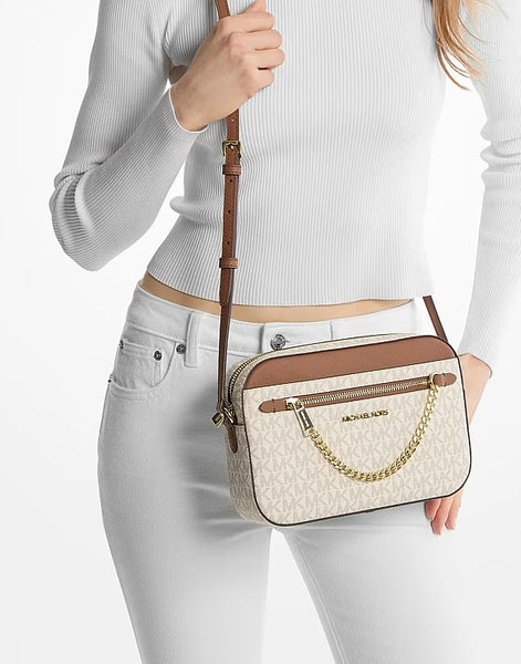 Crossbody MK vainilla monograma con cadena dorada