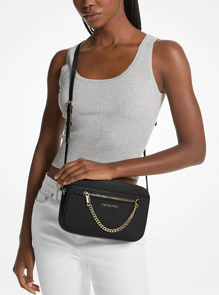 Crossbody MK negro con cadena delantera dorada