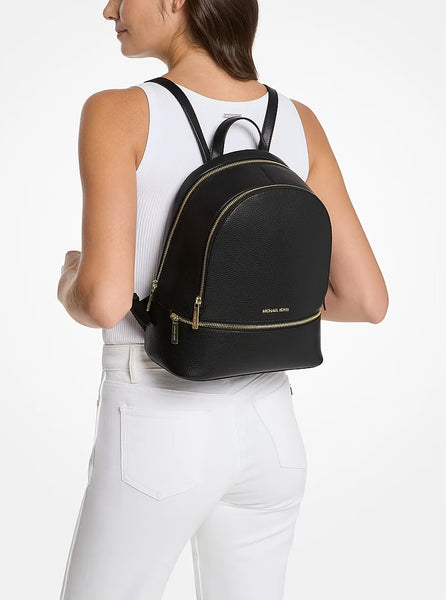 Mochila MK Rhea Medium negra con logo dorado